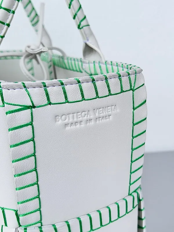 All categories 💚 Authentic bags 💚 BV 2025 new style 𝗕𝗼𝘁𝘁𝗲𝗴𝗮 𝗩𝗲𝗻𝗲𝘁𝗮 Tote bag